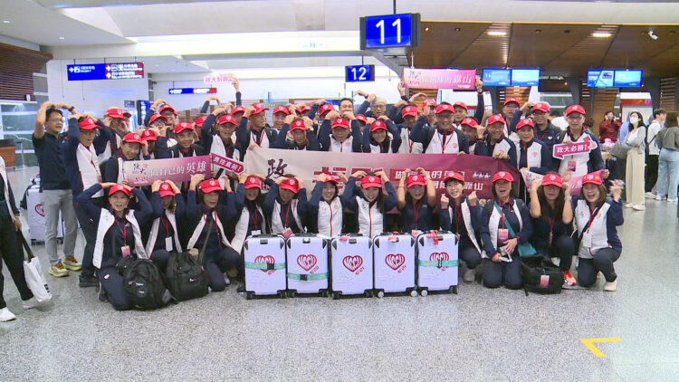 政大EMBA戈21挑戰隊桃園機場出發 迎接全長一二一公里極限賽程 政大EMBA戈21挑戰隊桃園機場出發 迎接全長一二一公里極限賽程